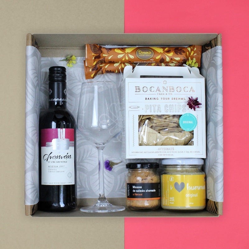 Caja de Regalos con Vino Chamán Viña Santa Cruz / Pita Chips BOCANBOCA - Firenze Rose™