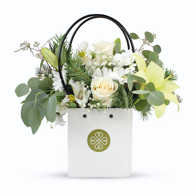 Canastillo de Flores, rosas, y Lilium Blancos - Firenze Rose™