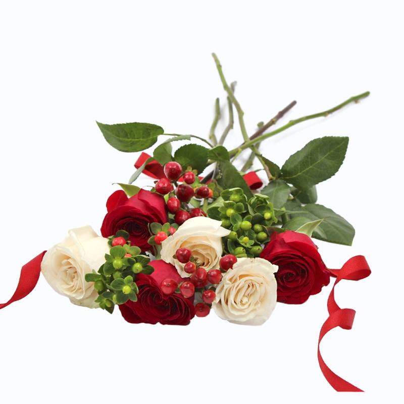 6 Rosas Rojas y Blancas con Hypericum en Caja Larga  - NAVIDAD - Firenze Rose™