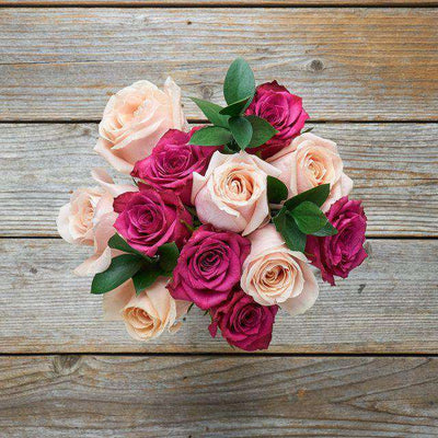 Ramo de Rosas Bicolor con Ruscus - Firenze Rose™